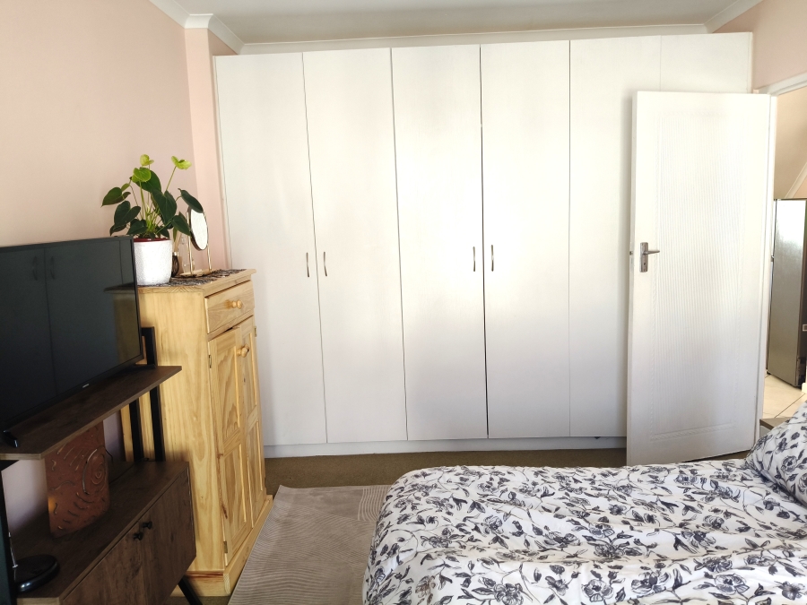 2 Bedroom Property for Sale in Whispering Pines Western Cape